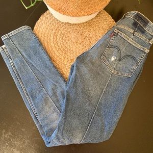 Skinny high waisted Levi jeans size 28